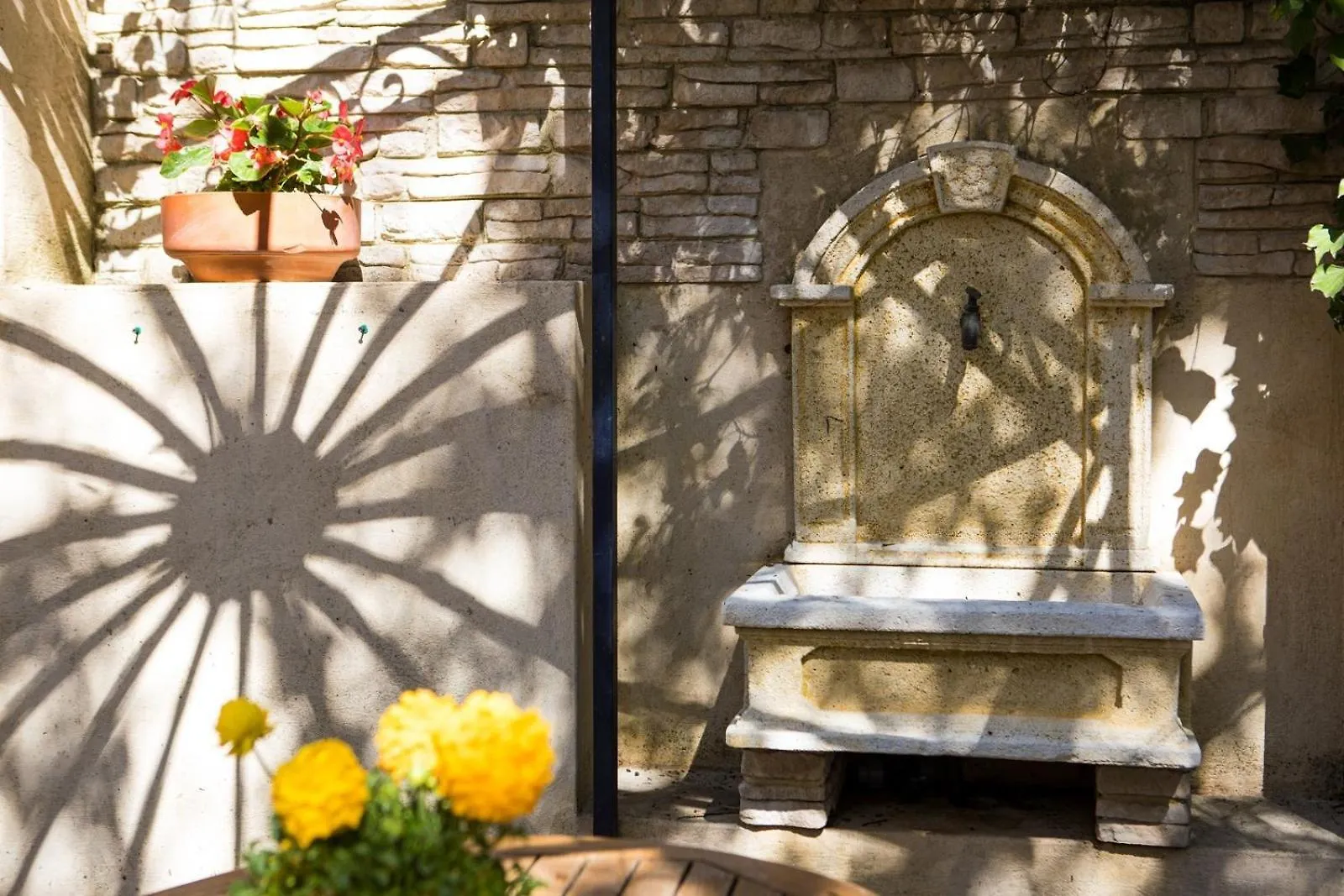 In Provence Hotel - Experience Atypique Venelles 0*,