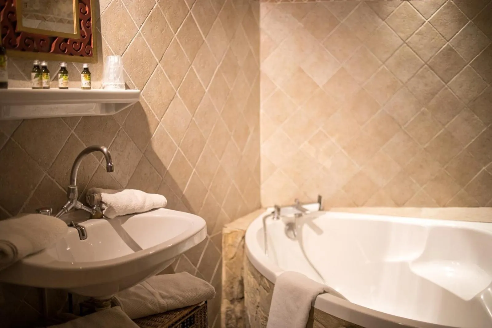 In Provence Hotel - Experience Atypique Venelles