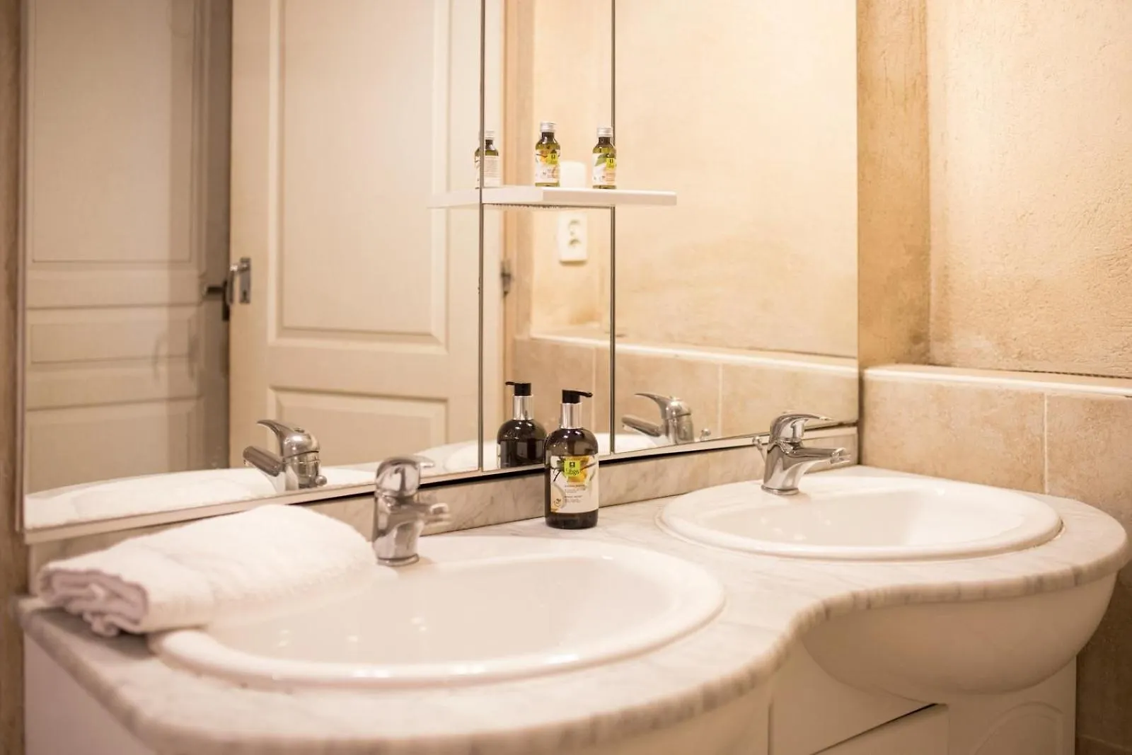 In Provence Hotel - Experience Atypique Venelles
