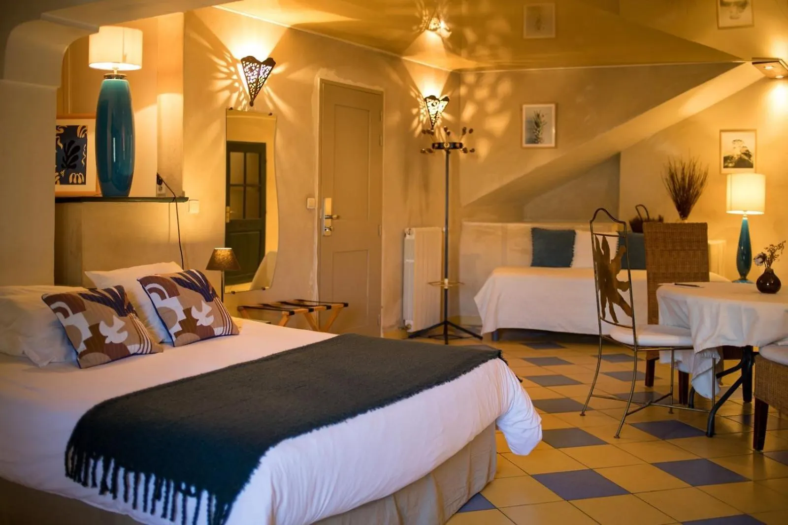 In Provence Hotel - Experience Atypique Venelles France