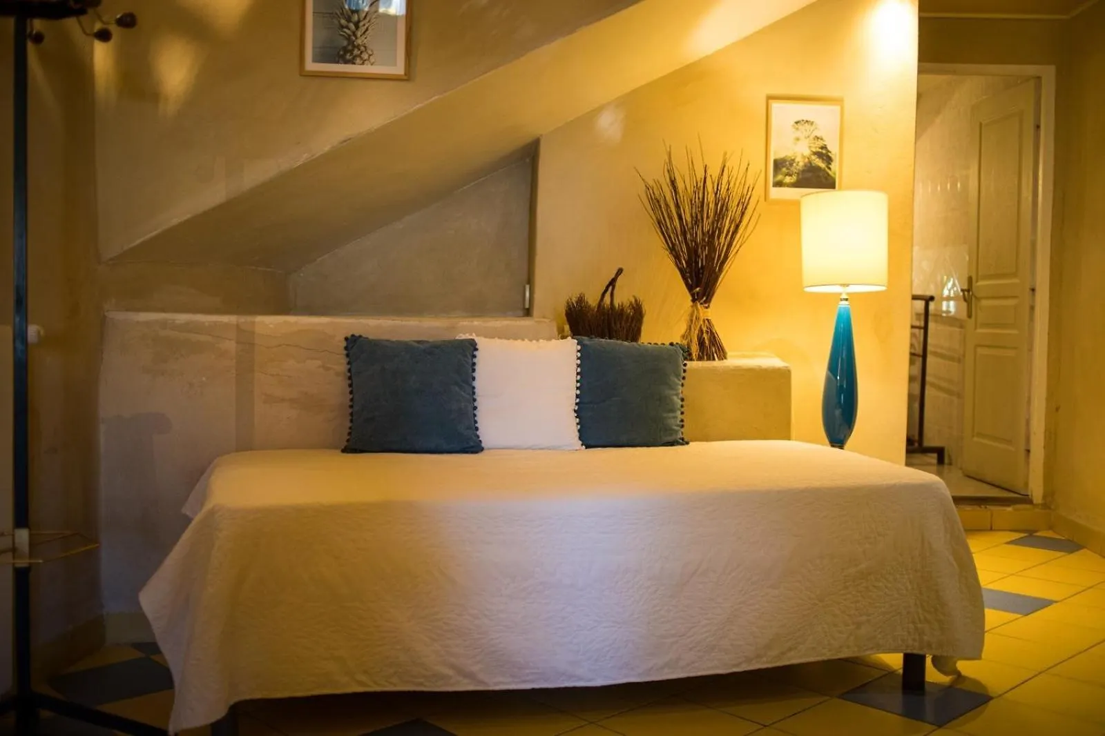In Provence Hotel - Experience Atypique Venelles France