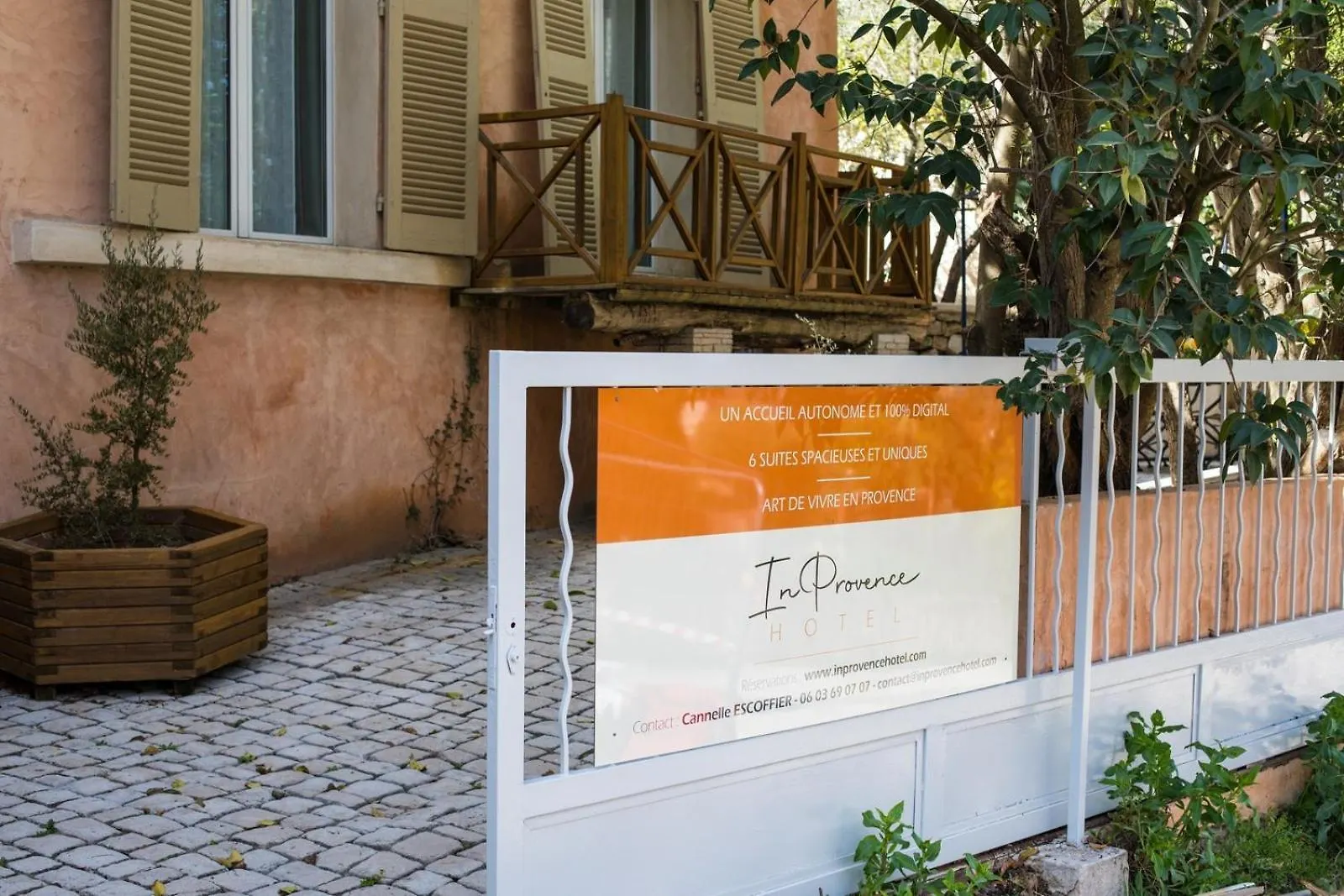 In Provence Hotel - Experience Atypique Venelles France